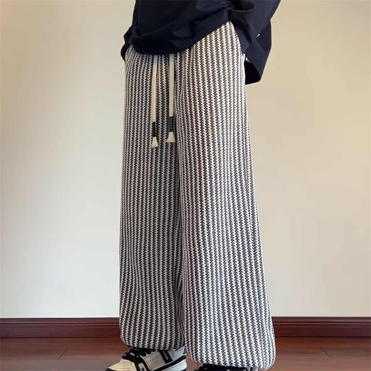 Street Fashion Trends 2026 - Novidade de Verão 2026: Calças Casuais